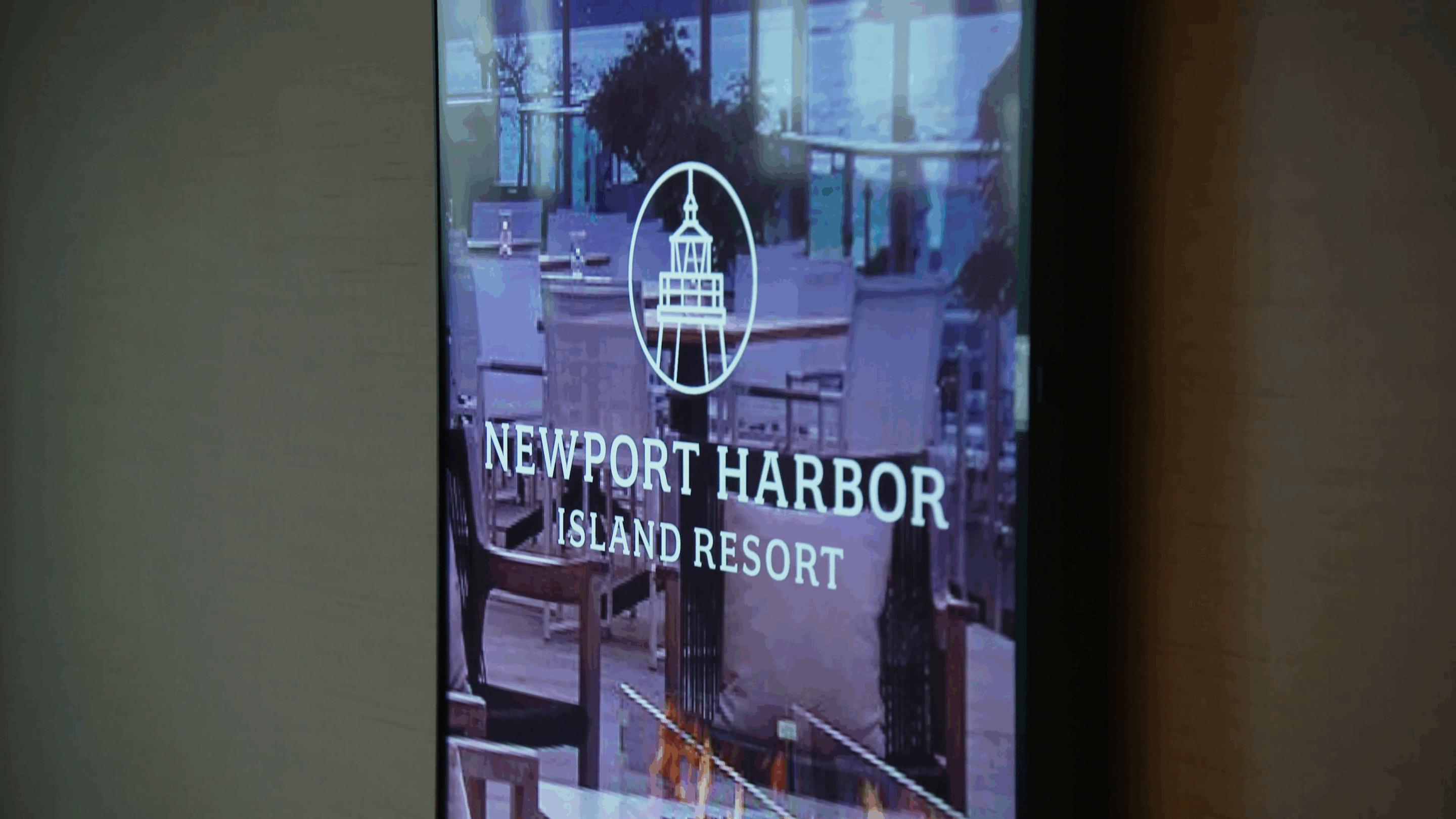 Sinalização do porto de Newport (1) Sinalética digital do Newport Harbor Island Resort