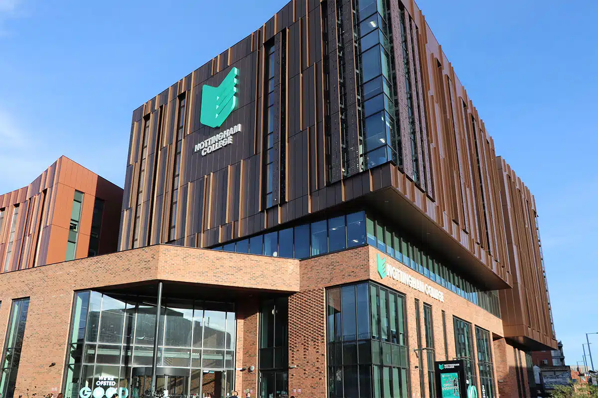 Exterior do Colégio de Nottingham