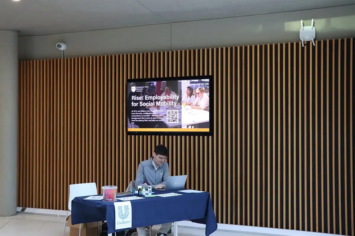 Sinalética digital da Universidade de Nottingham Trent